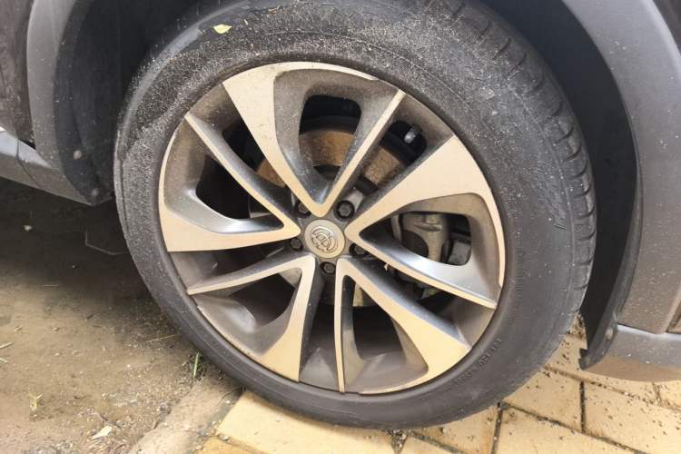Used Brilliance V7 2018 280T DCT Luxury Model 5 Seats Right Front Wheel Hub
