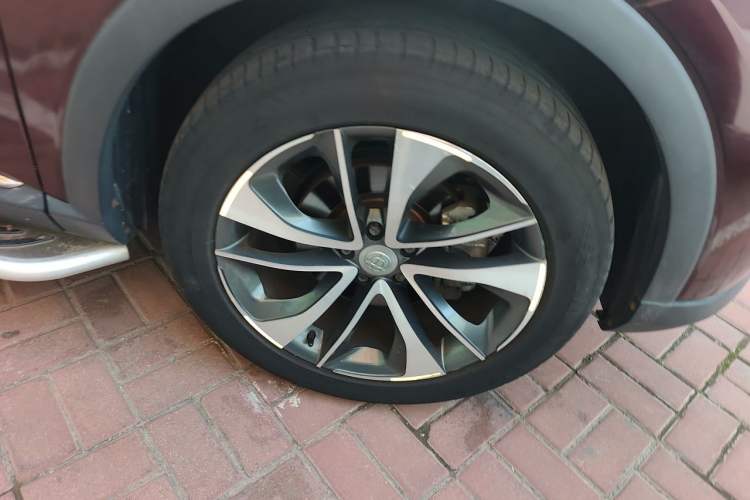 Used Brilliance V7 2018 280T DCT Luxury Model 5 Seats Right Front Wheel Hub