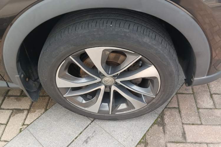 Used Brilliance V7 2018 280T Manual Luxury 5-Seater Right Front Wheel Hub