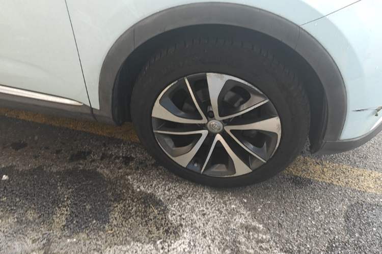 Used Brilliance V7 2018 280T DCT Luxury Model 5 Seats Right Front Wheel Hub