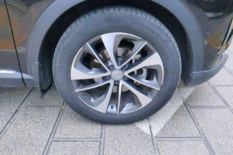Used Brilliance V7 2018 280T DCT Flagship 5-Seater Right Front Wheel Hub