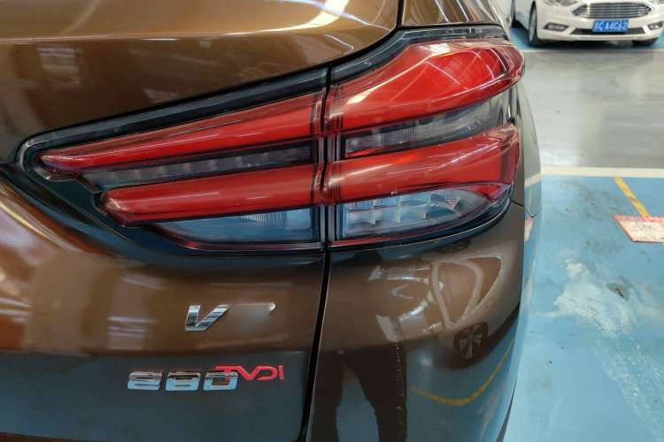 Used Brilliance V7 2018 280T DCT Luxury Model 5 Seats Right Rear Taillight