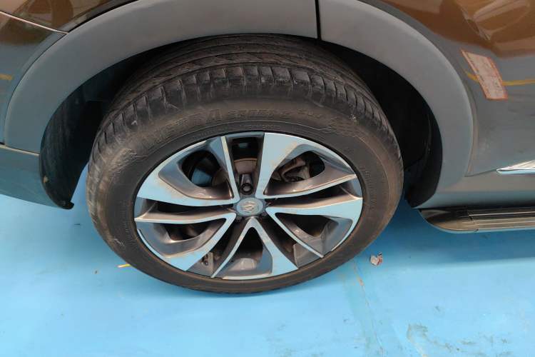 Used Brilliance V7 2018 280T DCT Luxury Model 5 Seats Right Rear Wheel Hub