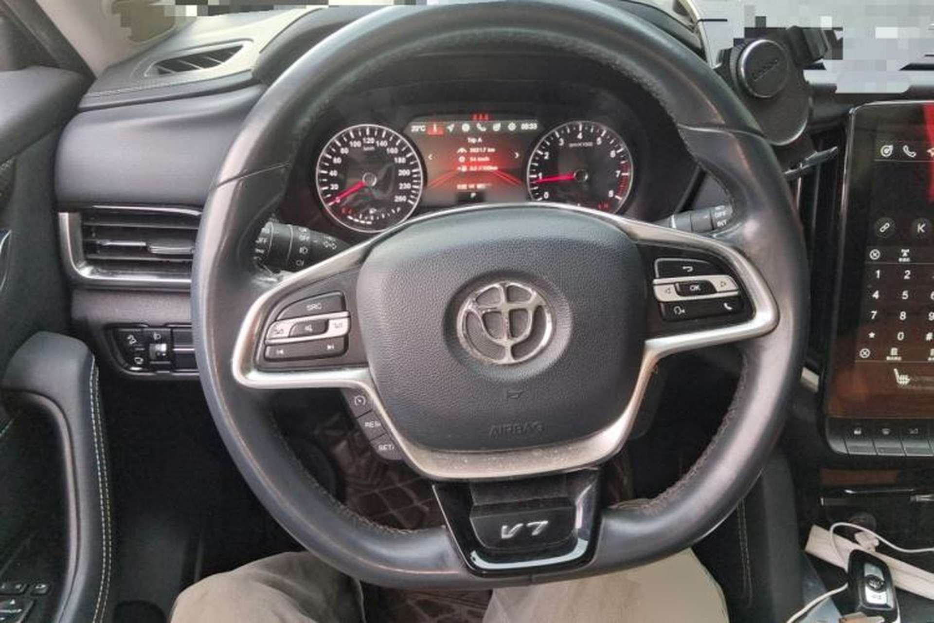 Used Brilliance V7 2018 280T DCT Luxury Model 5 Seats Steering Wheel