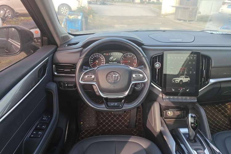 Used Brilliance V7 2018 280T DCT Luxury Model 5 Seats Steering Wheel