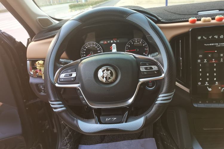Used Brilliance V7 2018 280T DCT Luxury Model 5 Seats Steering Wheel