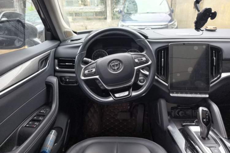 Used Brilliance V7 2018 280T DCT Luxury Model 5 Seats Steering Wheel