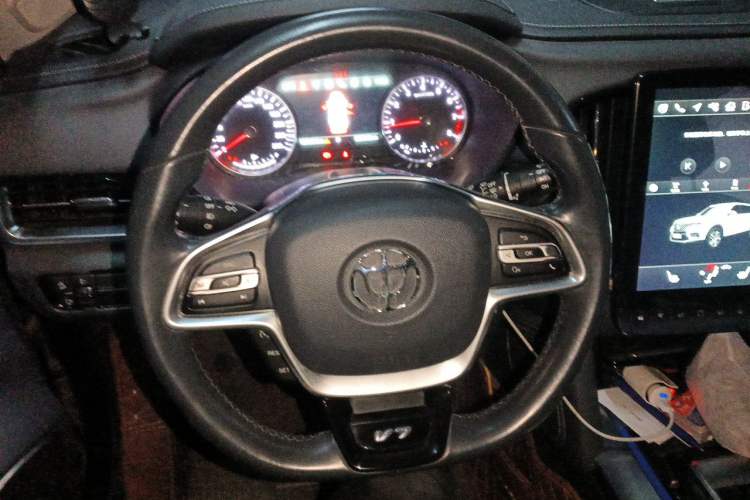 Used Brilliance V7 2018 280T DCT Luxury Model 5 Seats Steering Wheel