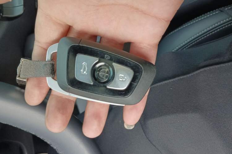 Used Brilliance V7 2018 280T Manual Luxury 5-Seater Vehicle Key