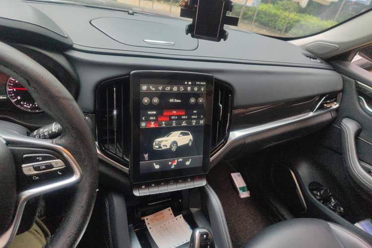 Used Brilliance V7 2018 280T DCT Prestige 5-Seater Audio And AC Panel