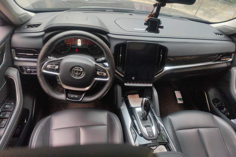 Used Brilliance V7 2018 280T DCT Prestige 5-Seater Center Console