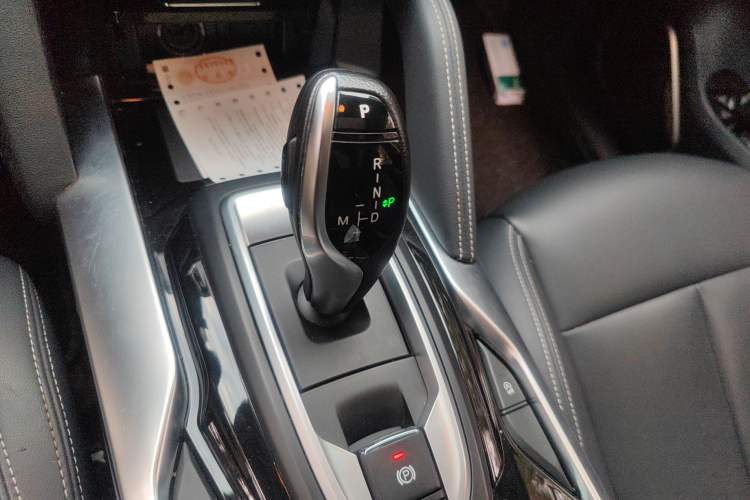 Used Brilliance V7 2018 280T DCT Prestige 5-Seater Gear Lever