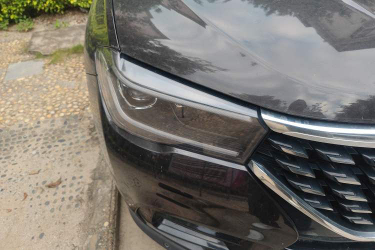 Used Brilliance V7 2018 280T DCT Prestige 5-Seater Right Front Headlight