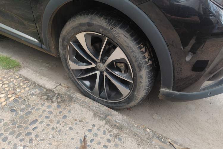 Used Brilliance V7 2018 280T DCT Prestige 5-Seater Right Front Wheel Hub