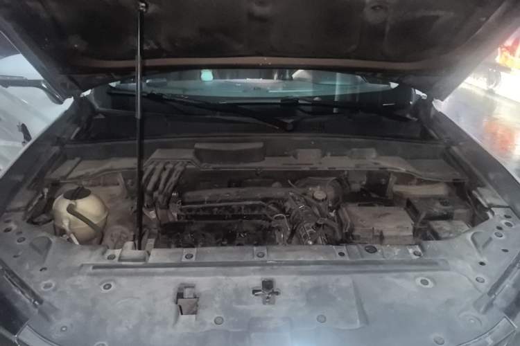 Used Brilliance V7 2018 280T Manual Luxury 5-Seater Engine Bay