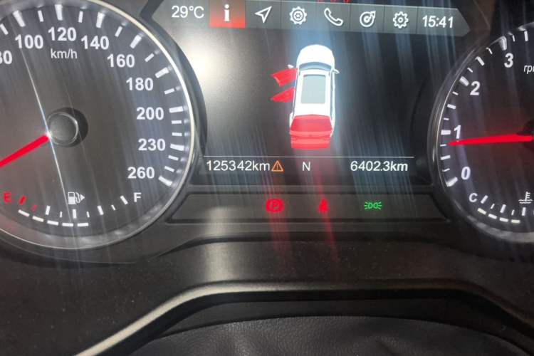 Used Brilliance V7 2018 280T Manual Luxury 5-Seater Odometer Close Up