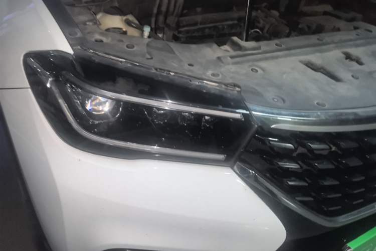 Used Brilliance V7 2018 280T Manual Luxury 5-Seater Right Front Headlight