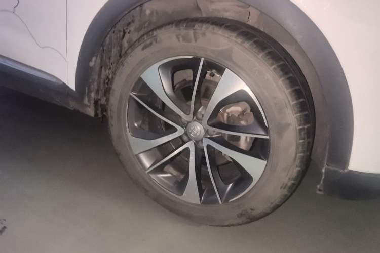 Used Brilliance V7 2018 280T Manual Luxury 5-Seater Right Front Wheel Hub