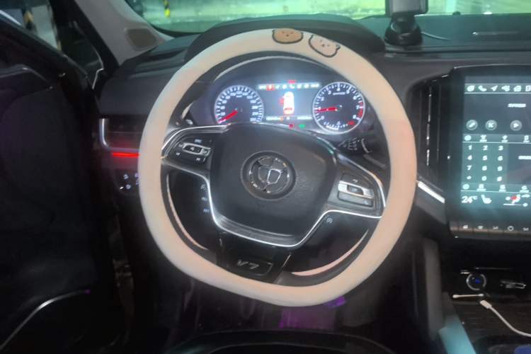 Used Brilliance V7 2018 280T Manual Luxury 5-Seater Steering Wheel