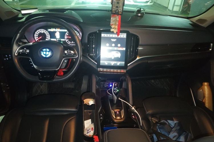 Used Brilliance V7 2018 280T DCT Flagship 7-Seater Center Console