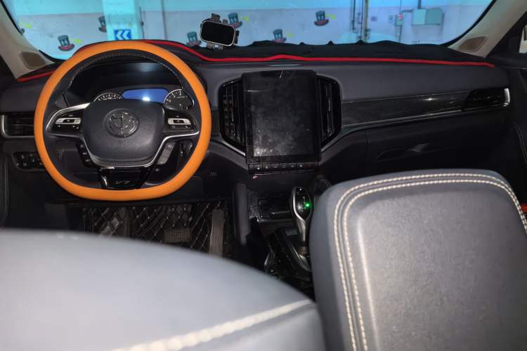 Used Brilliance V7 2018 280T DCT Prestige 5-Seater Center Console