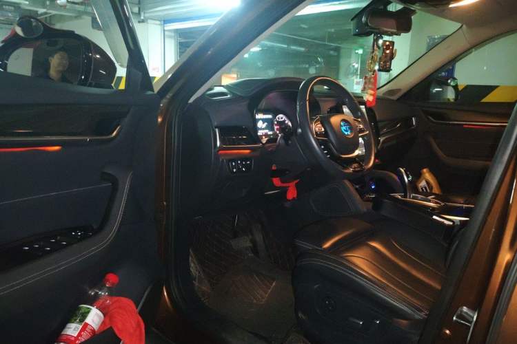 Used Brilliance V7 2018 280T DCT Flagship 7-Seater Driver Seat