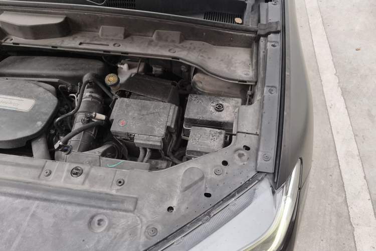 Used Brilliance V7 2018 280T DCT Prestige 5-Seater Engine Bay Left