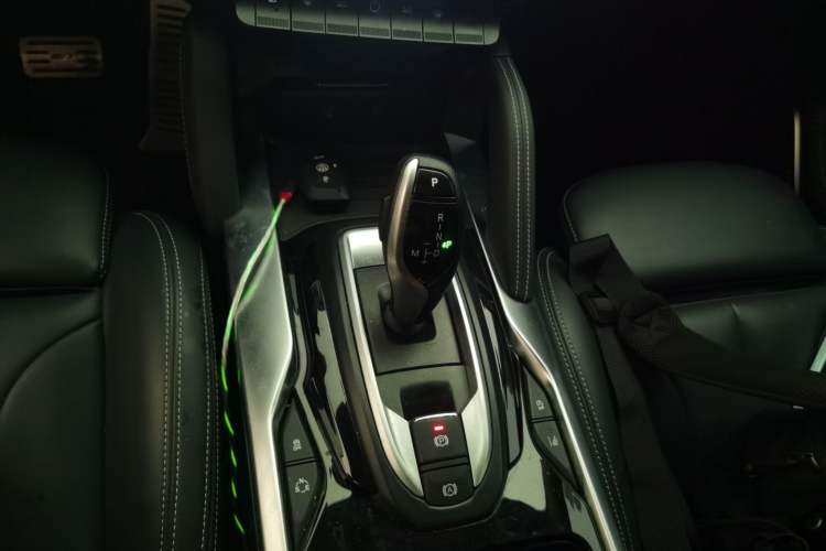 Used Brilliance V7 2018 280T DCT Flagship 5-Seater Gear Lever