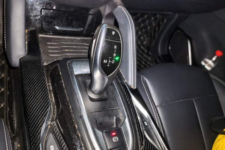 Used Brilliance V7 2018 280T DCT Prestige 5-Seater Gear Lever