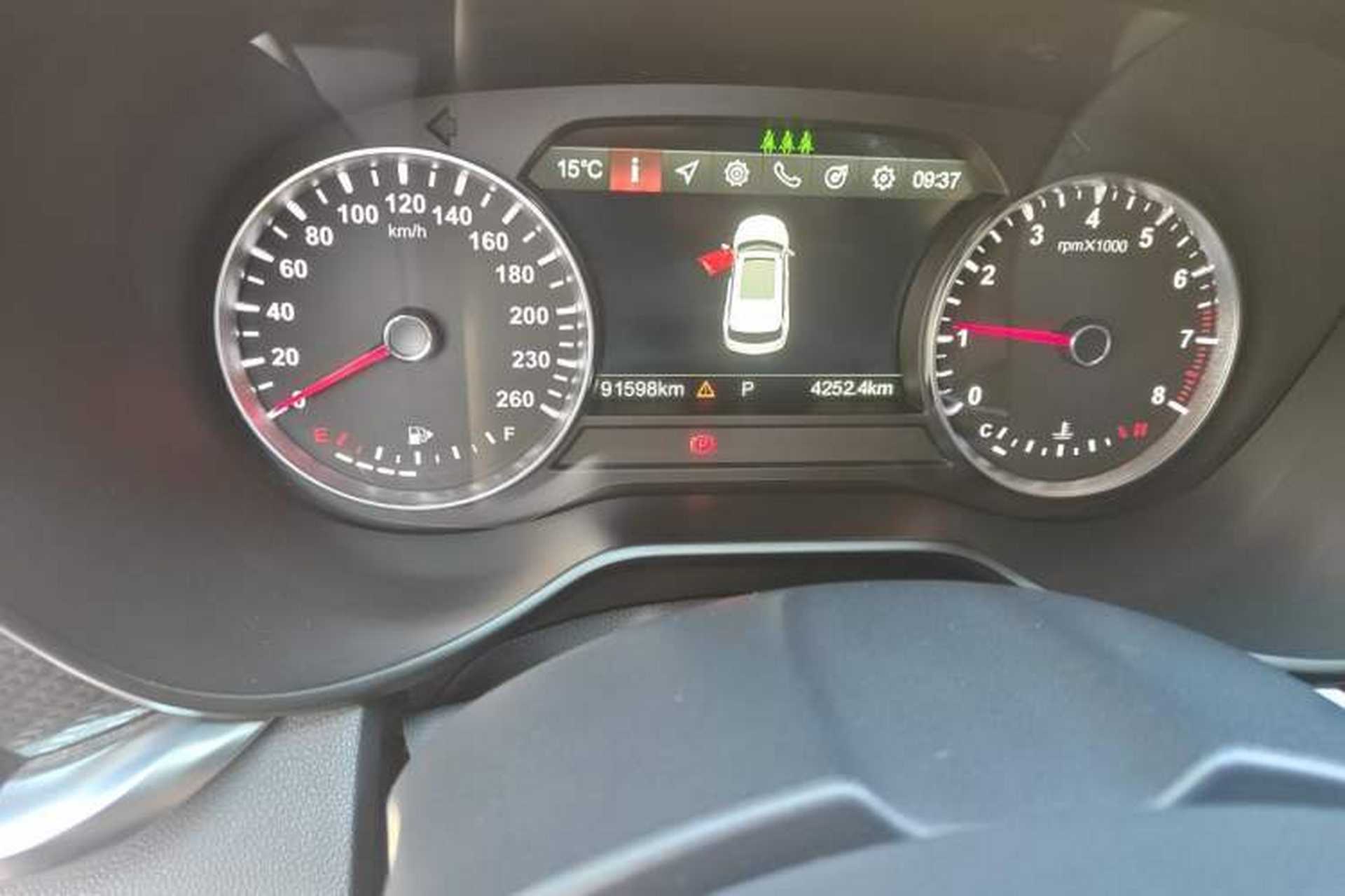 Used Brilliance V7 2018 280T DCT Luxury Model 5 Seats Odometer Close Up