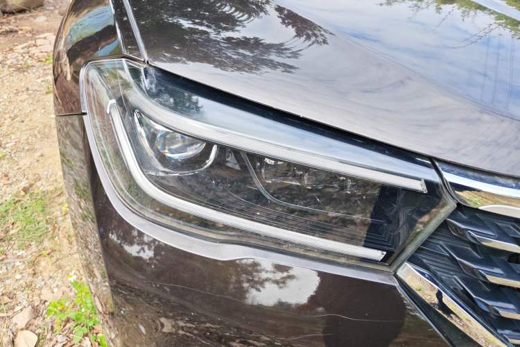 Used Brilliance V7 2018 280T DCT Luxury Model 5 Seats Right Front Headlight