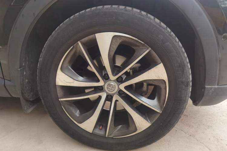 Used Brilliance V7 2018 280T DCT Flagship 5-Seater Right Front Wheel Hub