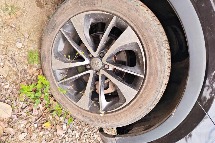 Used Brilliance V7 2018 280T DCT Luxury Model 5 Seats Right Front Wheel Hub