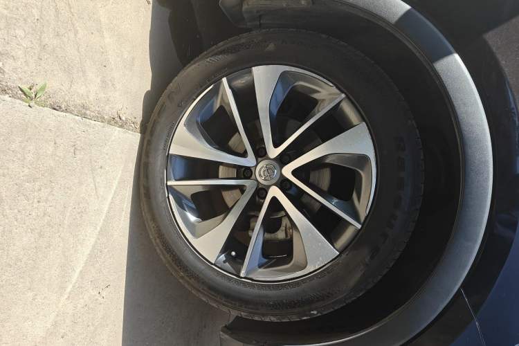 Used Brilliance V7 2018 280T DCT Luxury Model 5 Seats Right Front Wheel Hub