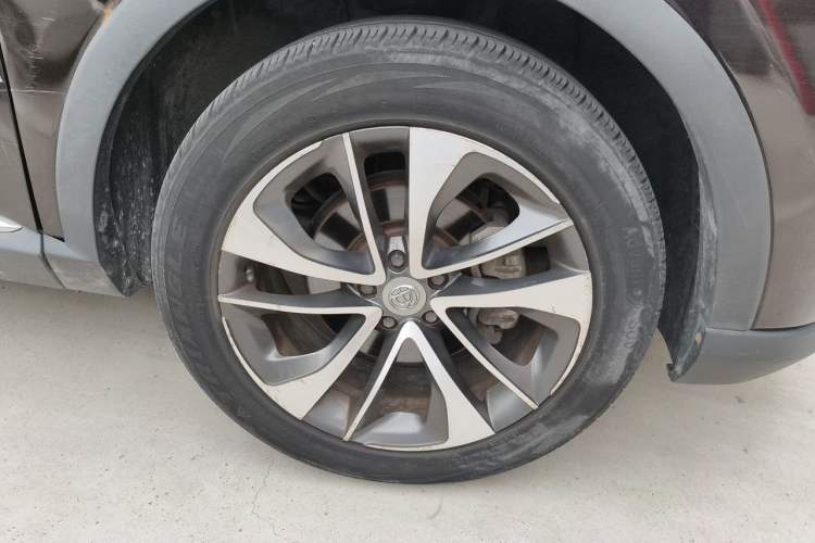 Used Brilliance V7 2018 280T DCT Prestige 5-Seater Right Front Wheel Hub