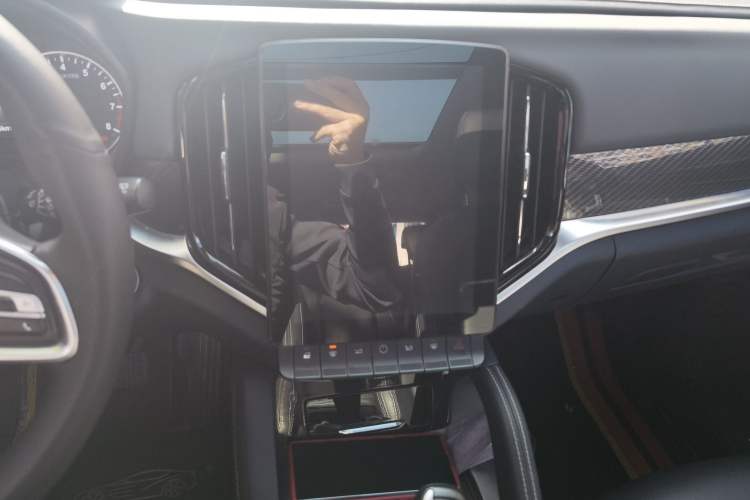 Used Brilliance V7 2018 280T DCT Prestige 5-Seater Audio And AC Panel
