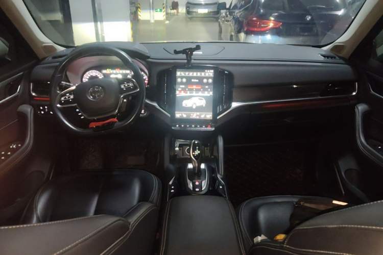 Used Brilliance V7 2018 280T DCT Prestige 5-Seater Center Console