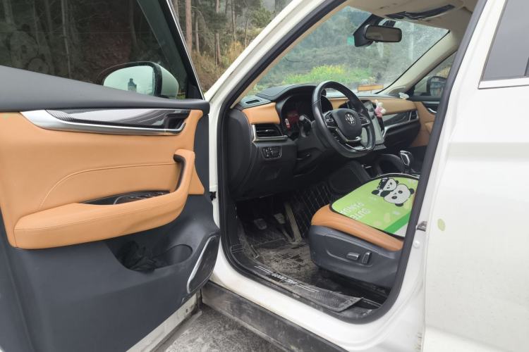 Used Brilliance V7 2018 280T Manual Luxury 5-Seater Driver Seat