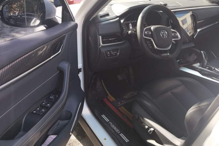 Used Brilliance V7 2018 280T DCT Prestige 5-Seater Driver Seat