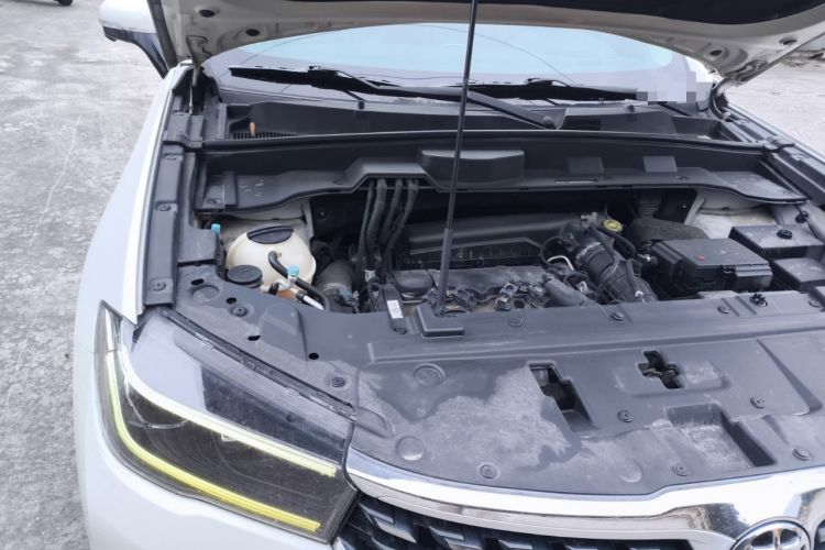 Used Brilliance V7 2018 280T Manual Luxury 5-Seater Engine Bay Right