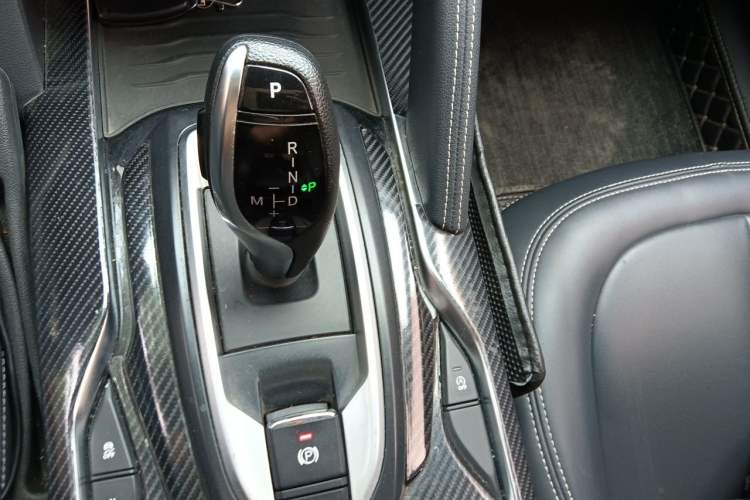 Used Brilliance V7 2018 280T DCT Prestige 7-Seater Gear Lever