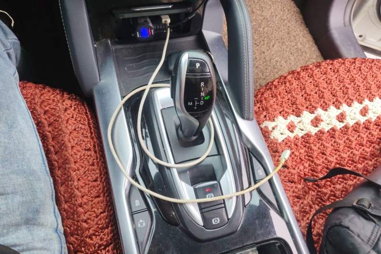 Used Brilliance V7 2018 280T DCT Luxury Model 5 Seats Gear Lever