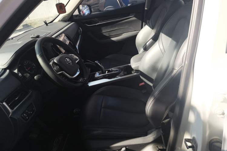 Used Brilliance V7 2018 280T DCT Prestige 5-Seater Left Front Seat