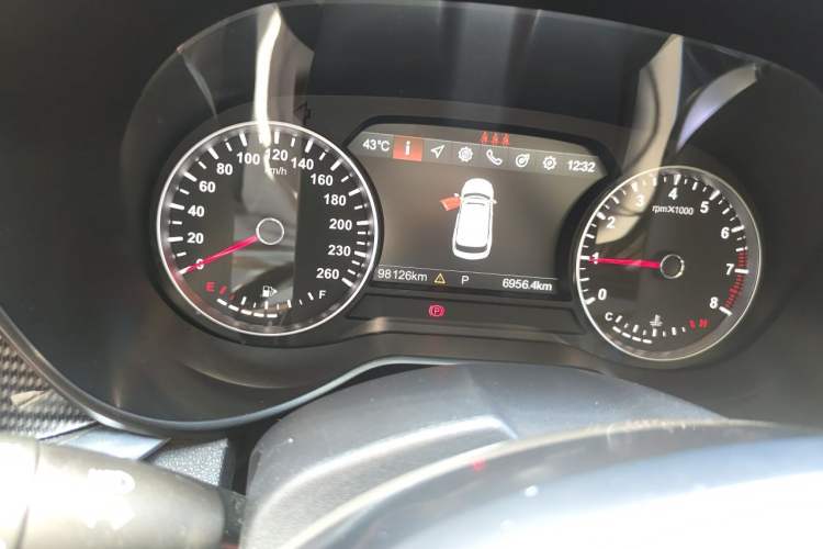 Used Brilliance V7 2018 280T DCT Luxury Model 5 Seats Odometer Close Up