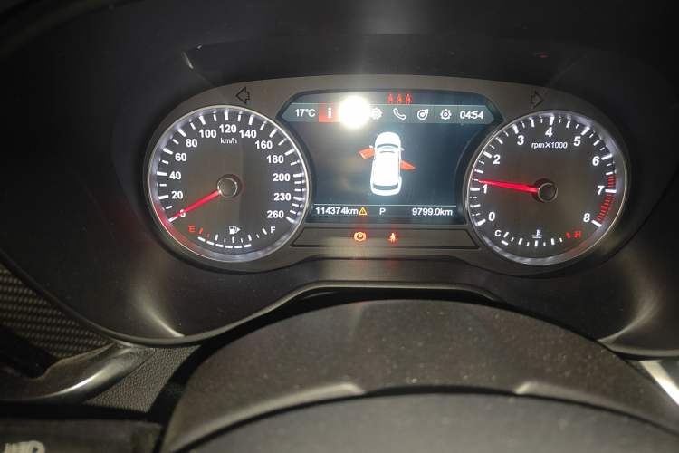 Used Brilliance V7 2018 280T DCT Luxury Model 5 Seats Odometer Close Up