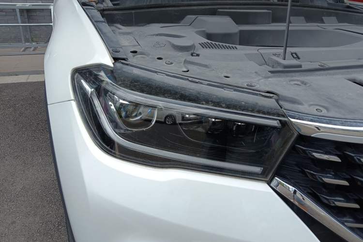 Used Brilliance V7 2018 280T DCT Prestige 7-Seater Right Front Headlight