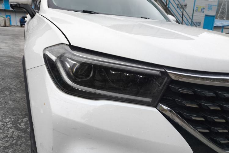 Used Brilliance V7 2018 280T Manual Luxury 5-Seater Right Front Headlight