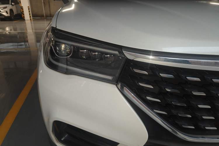 Used Brilliance V7 2018 280T DCT Luxury Model 5 Seats Right Front Headlight