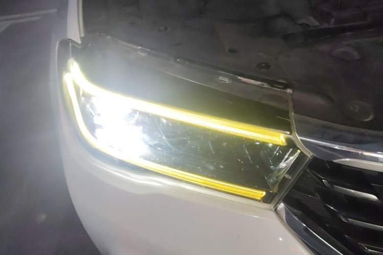 Used Brilliance V7 2018 280T DCT Prestige 5-Seater Right Front Headlight