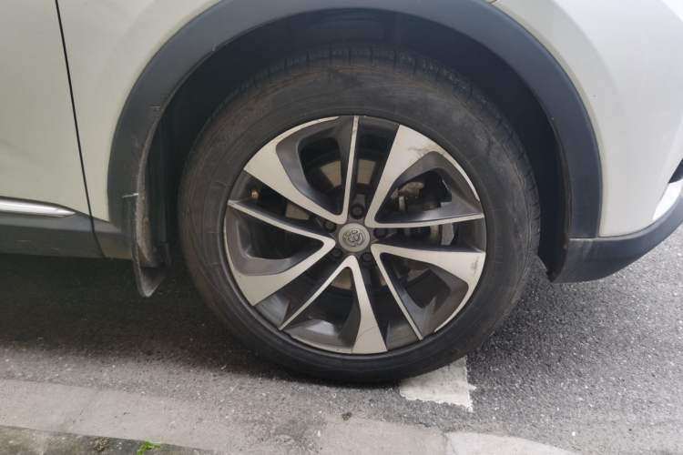 Used Brilliance V7 2018 280T DCT Luxury Model 5 Seats Right Front Wheel Hub